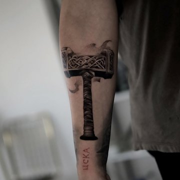 tatuaż Młot Thora