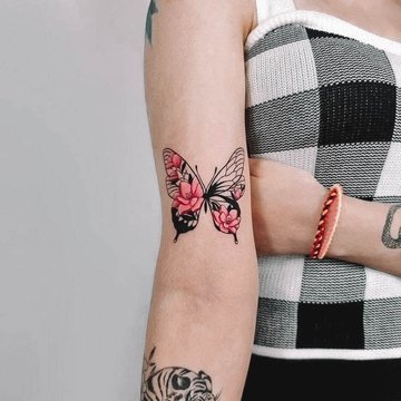 tatuaż motyl z kwiatem znaczenie wzór