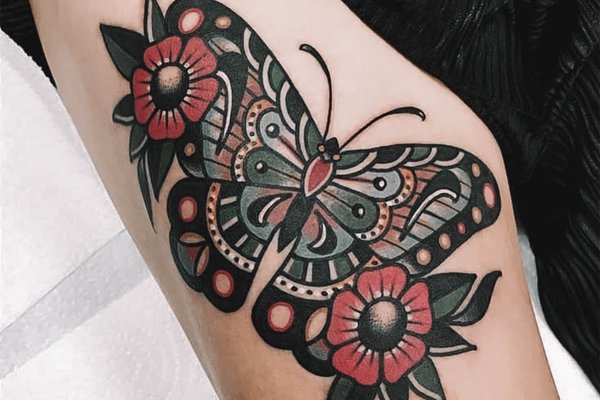 tatuaż motyl z kwiatem znaczenie wzór