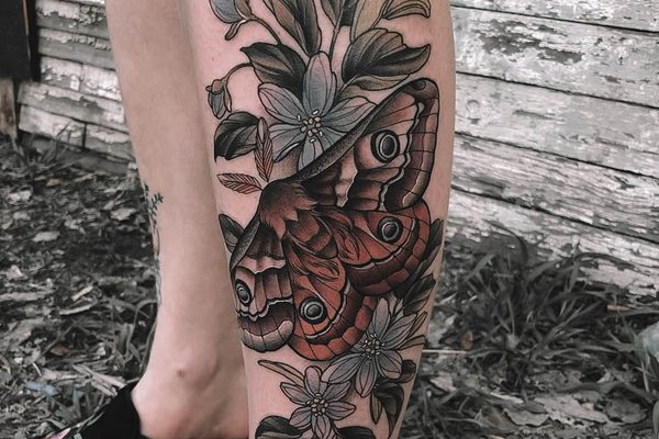 tatuaż motyl z kwiatem znaczenie wzór