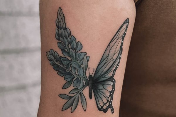 tatuaż motyl z kwiatem znaczenie wzór