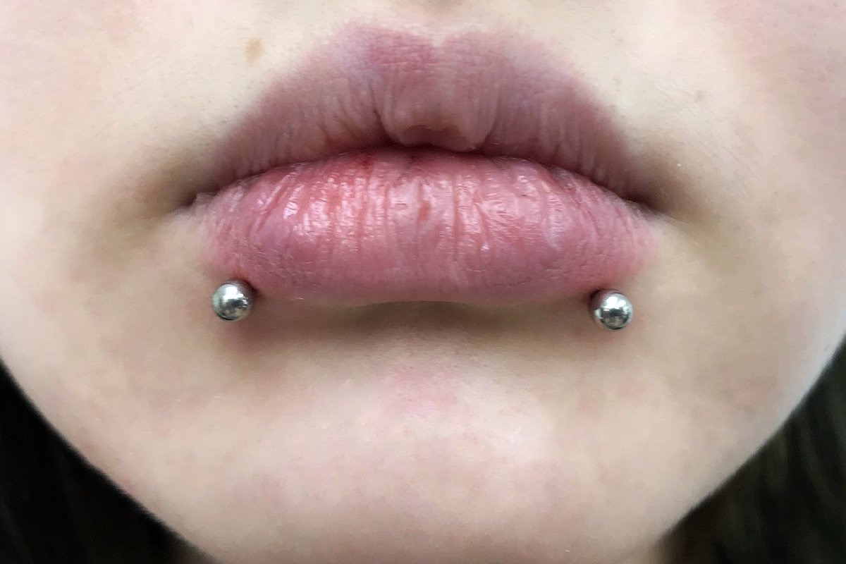 Piercing dolnej wargi
