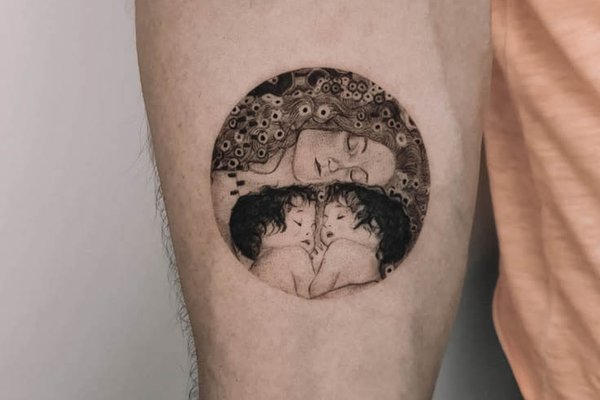 tatuaż Mama i Dzieci znaczenie wzór