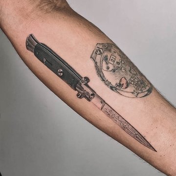 tatuaż broń znaczenie wzór