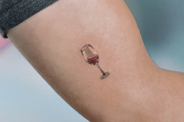 tatuaż Kieliszek Wina znaczenie wzór