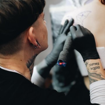 bezpieczne wykonanie tatuażu