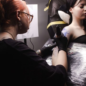 bezpieczeństwo podczas tatuowania