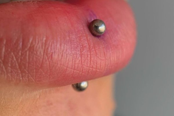 piercing twarzy