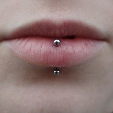vertical labret