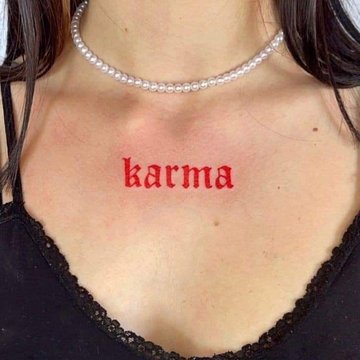 tatuaż karma w kolorze czerwonym