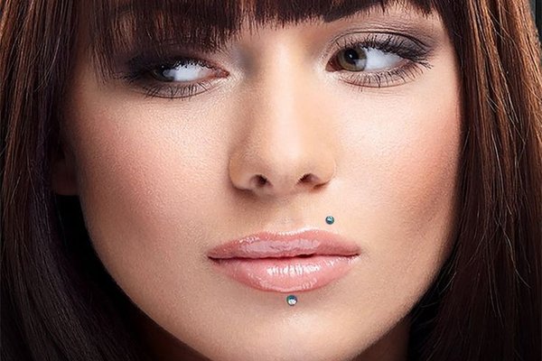 piercing twarzy kobiecy