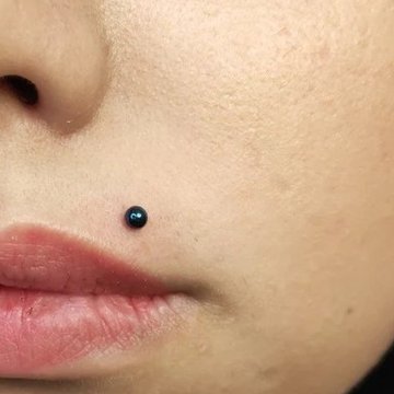 Madonna piercing pielęgnacja