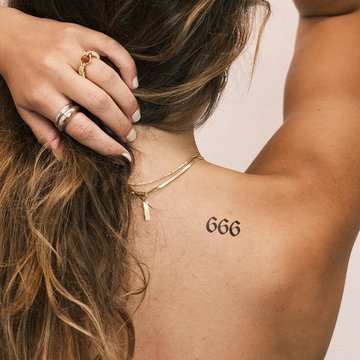 Klasyczny 666 na ramieniu