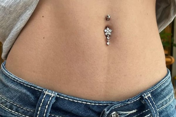 piercing navel
