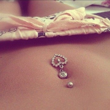 jak wygląda piercing navel