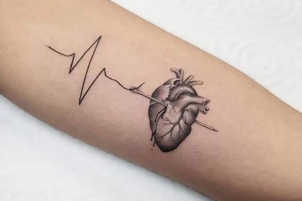 Puls z sercem jako symbol miłości