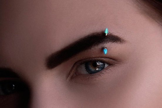 Piercing brwi