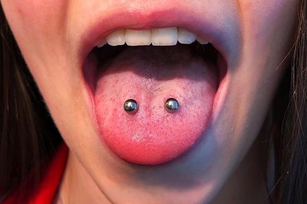 profesjonalny piercing języka
