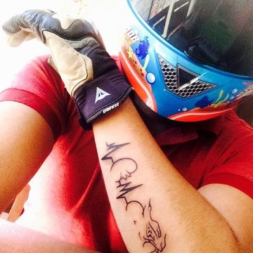 Linia życia z motocyklem sportowym