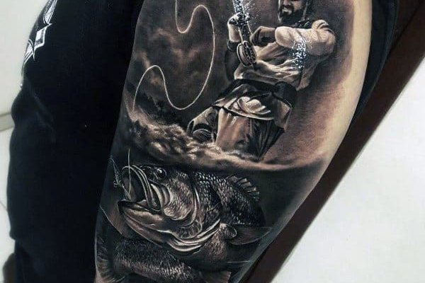 tatuaż w stylu 3D z rybą na ramieniu
