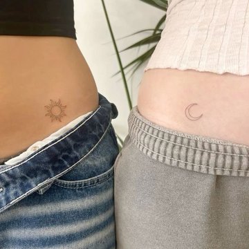 minimalistyczny tatuaż siostrzany